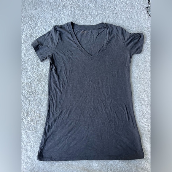 Arizona Jean Company Tops - Arizona V neck Cotton Tee